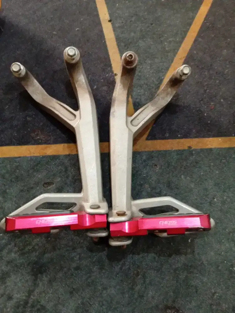 Yamaha R15 Footstep Belakang Ori Pijakan Kaki Motor V2 V3 VVA
