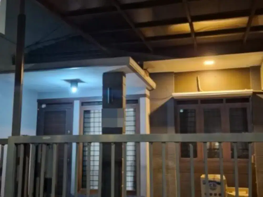 Rumah di komplek Taman Holis Indah 2, kotamadya Bandung