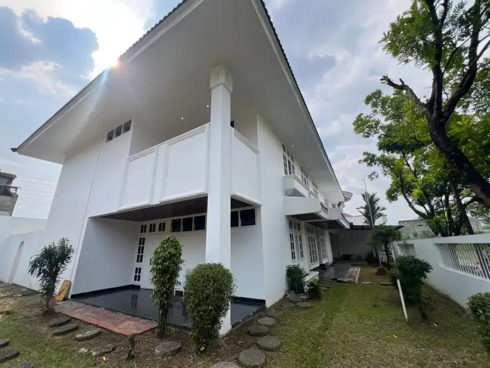 Rumah Besar 2 Lantai Siap Huni di Golf Arcamanik