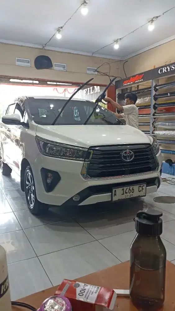 Teknisi kaca film berpengalaman