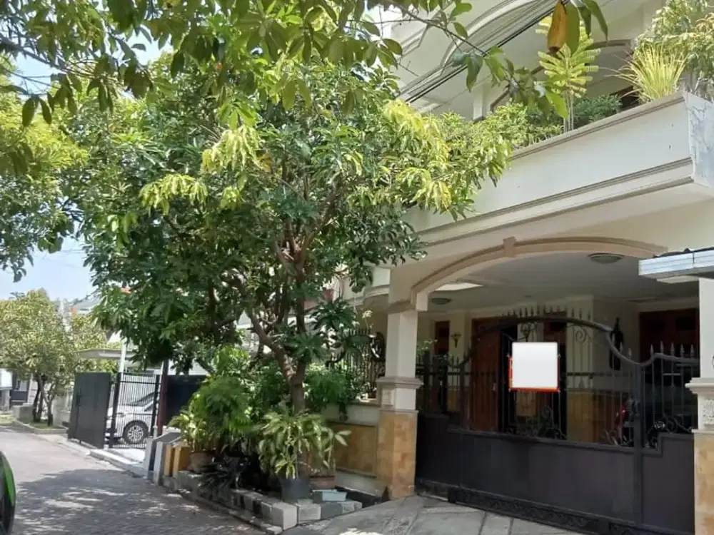 Rumah Siap Huni Tengah Kota Surabaya