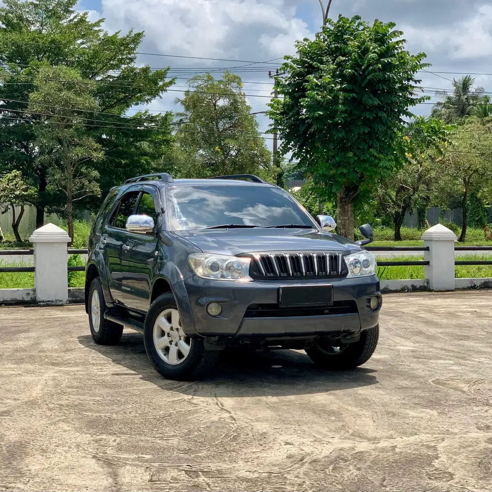 Toyota Fortuner 2.5 G Diesel AT 2010