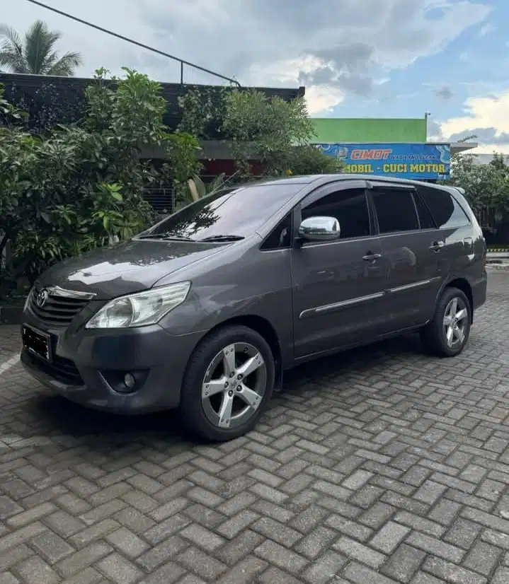 Toyota Kijang Innova 2013 Bensin