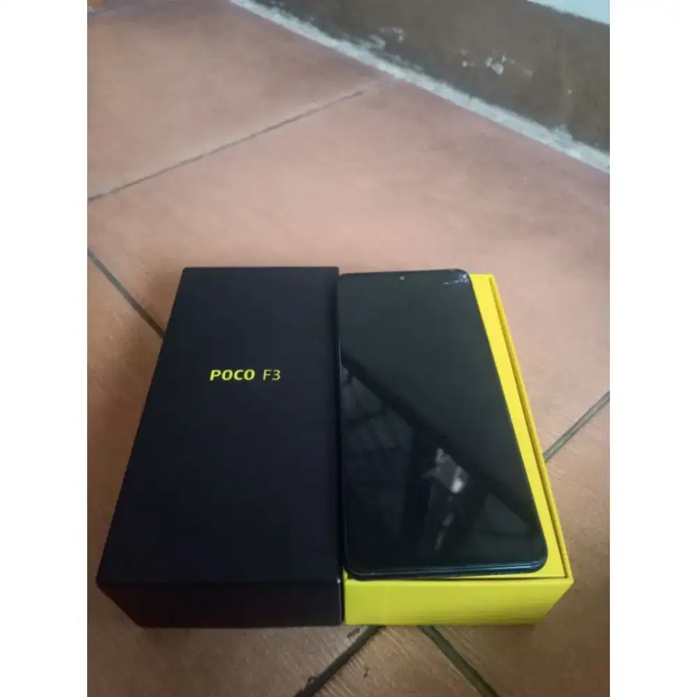 Dijual Seken normal HP Poco Hitam Mulus 8/256