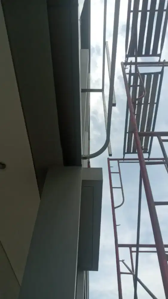 Tukang las panggilan dan tukang acp
