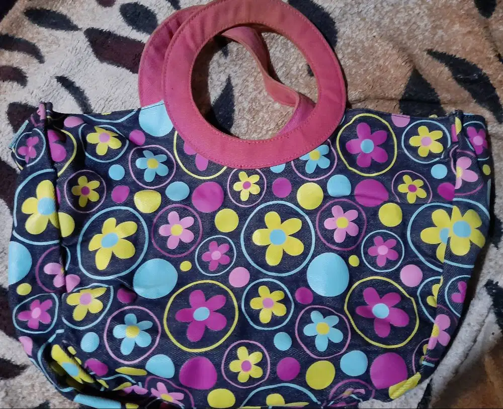 TAS MURAH,COCOK BUAT JALAN JALAN SANTAI