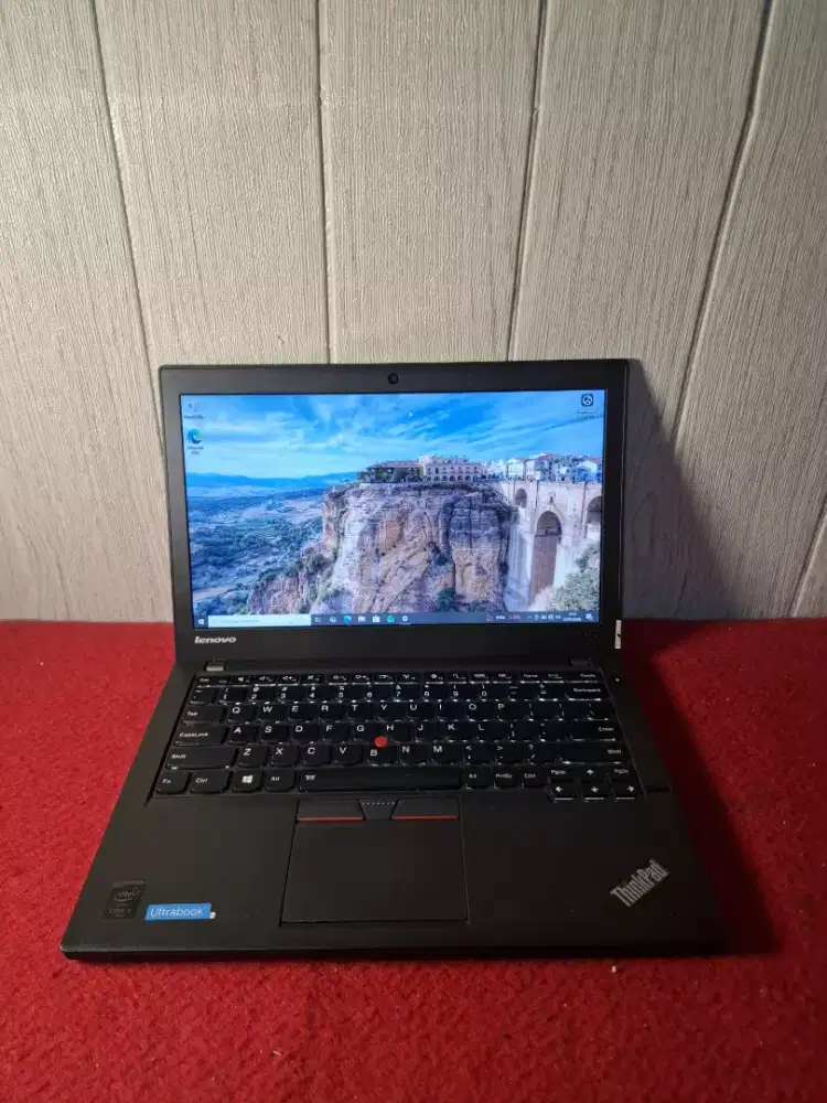 Lenovo Thinkpad x250 Core i5 Gen5 Ram8Gb Ssd256Gb Siap Pakai