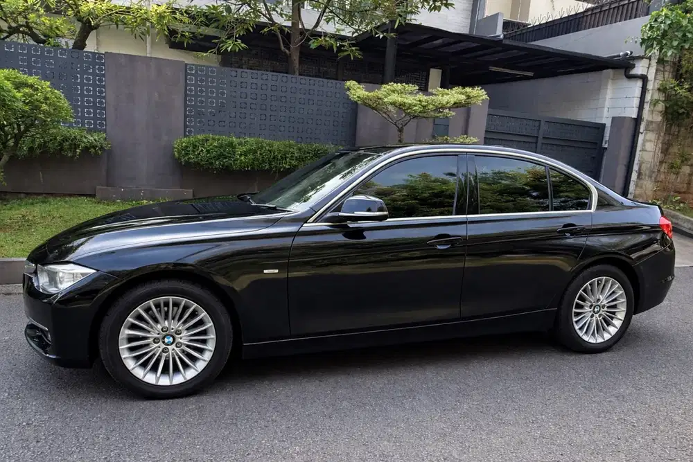 BMW 320i 2015 Bensin