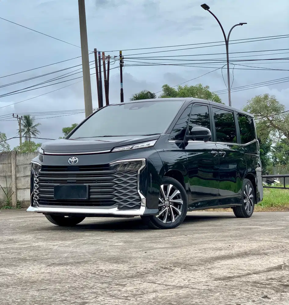 Toyota Voxy 2.0 TSS CVT 2023