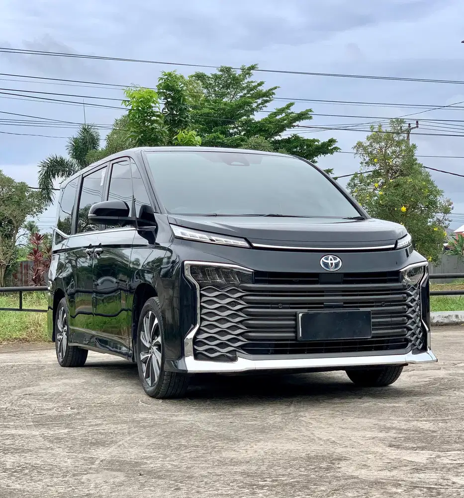 Toyota Voxy 2.0 TSS CVT 2023