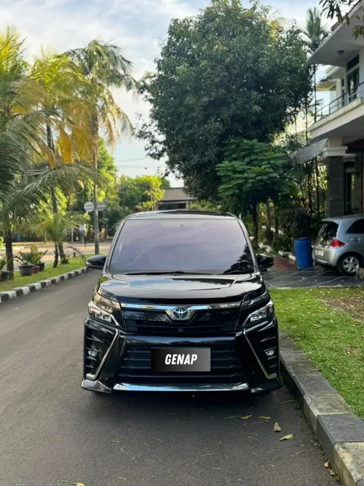 TOYOTA VOXY 2.0 2020 AT MATIC GENAP