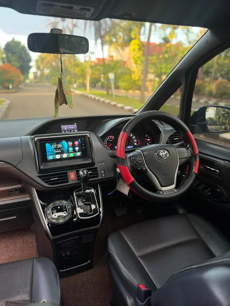 TOYOTA VOXY 2.0 2020 AT MATIC GENAP