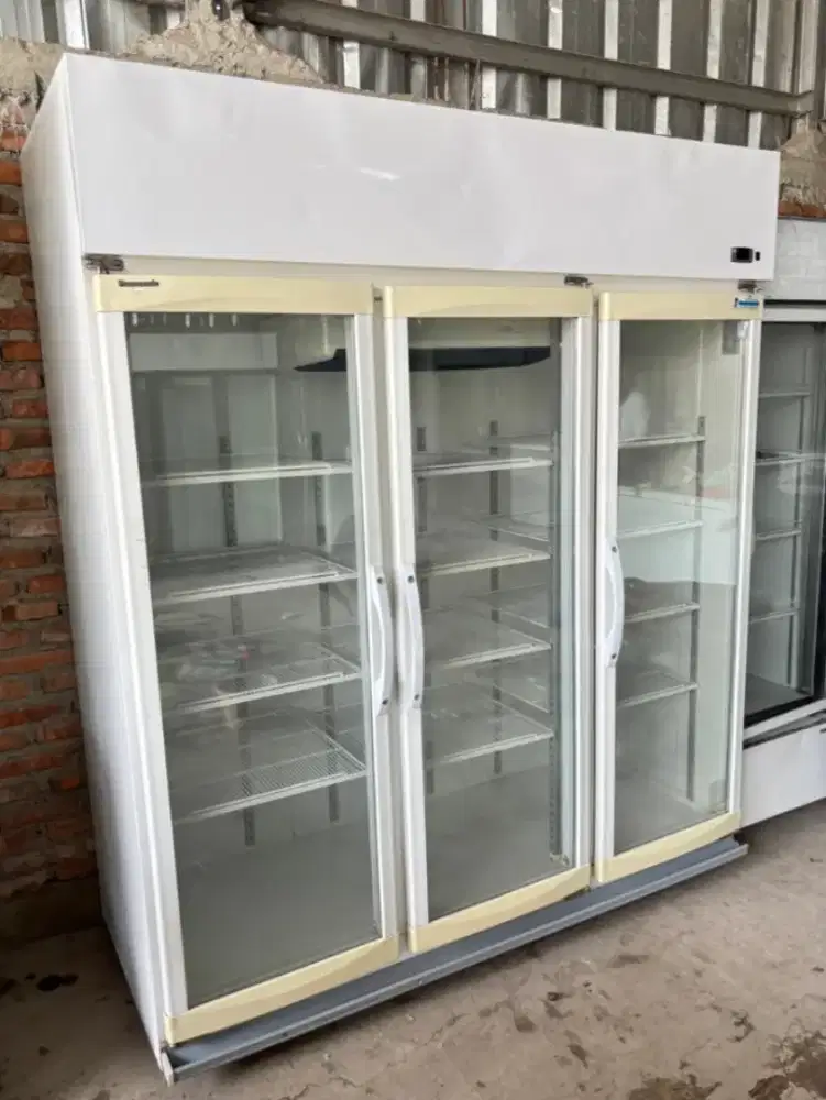 Showcase/chiller 2 pintu dan 3 pintu