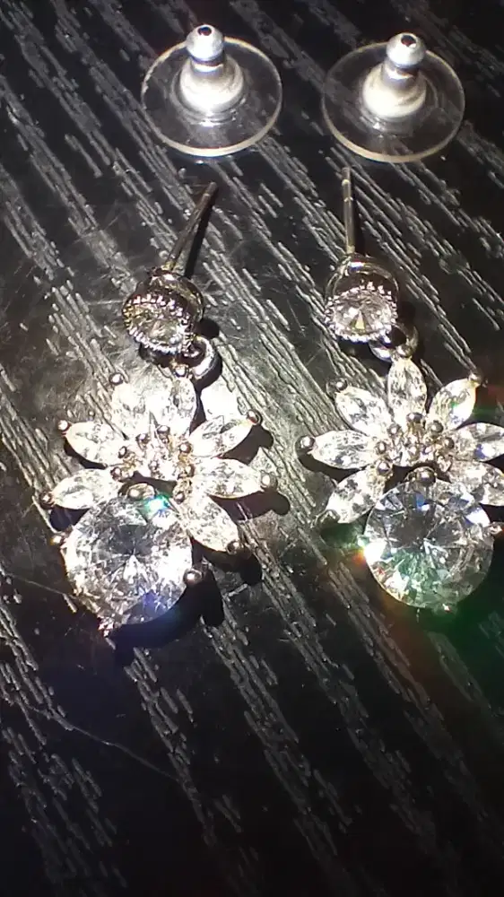 Anting vintage klasik