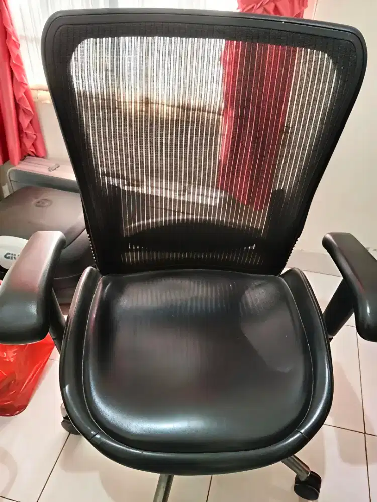 Kursi Kantor Bisa Berputar