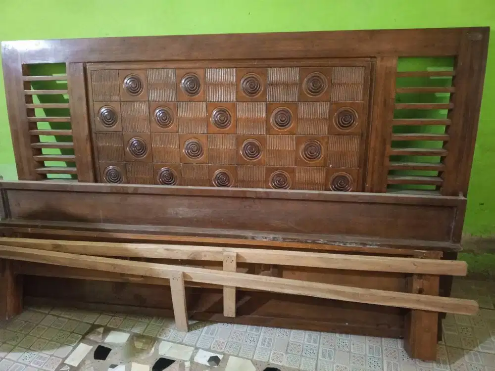 Ranjang tempat tidur kayu