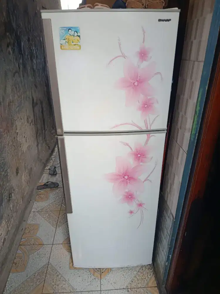 Kulkas 2 pintu merek Sharp JUMBO