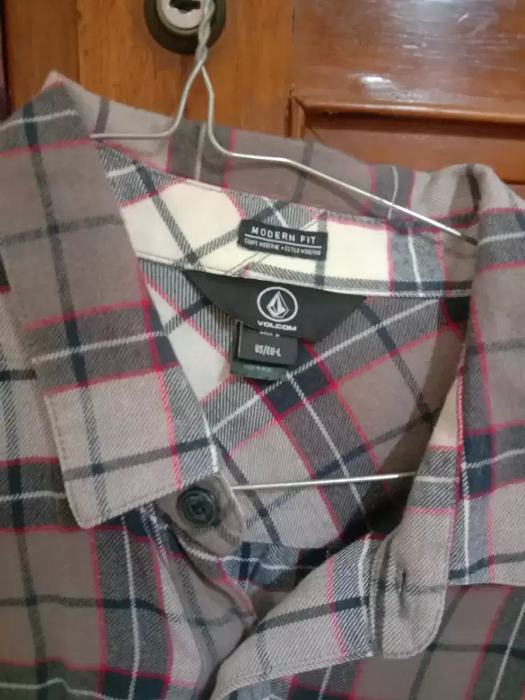 Kemeja volcom size L