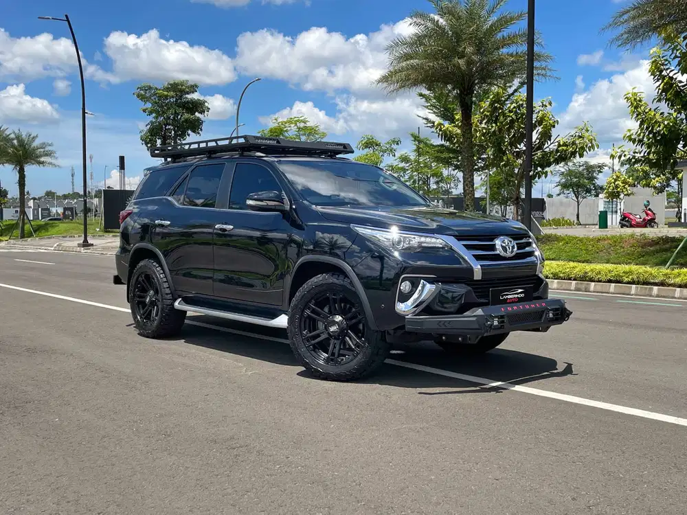 TOYOTA FORTUNER VRZ 2.4 TURBO DIESEL 2017 SOLAR HITAM 2018 LOW KM !!