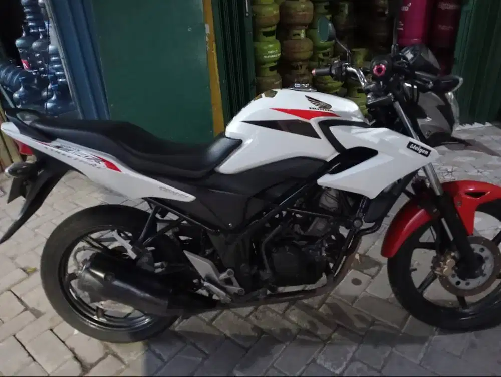 Motor Honda CB150R Tahun 2014