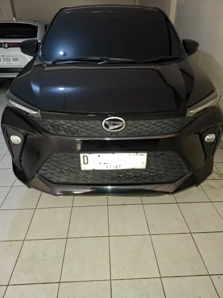 Xenia R matic 2022 hitam