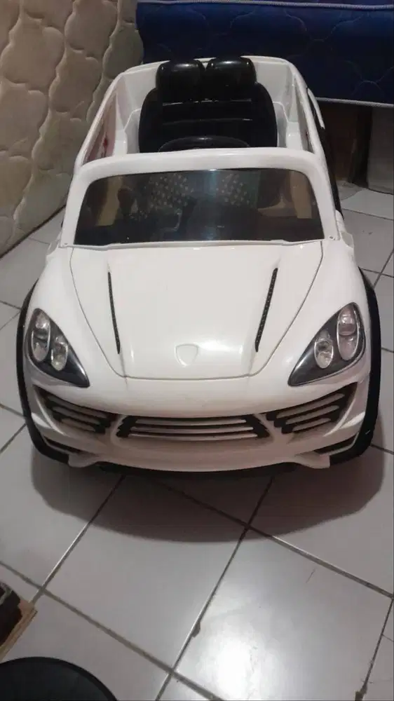 Mobil mainan aki 12 volt