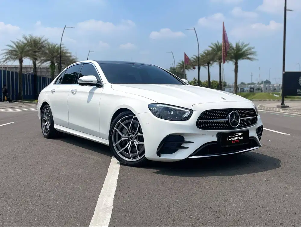 MERCEDES BENZ E300 AMG FACELIFT 2022 PUTIH VERY LOW ODO !! 2023 E350
