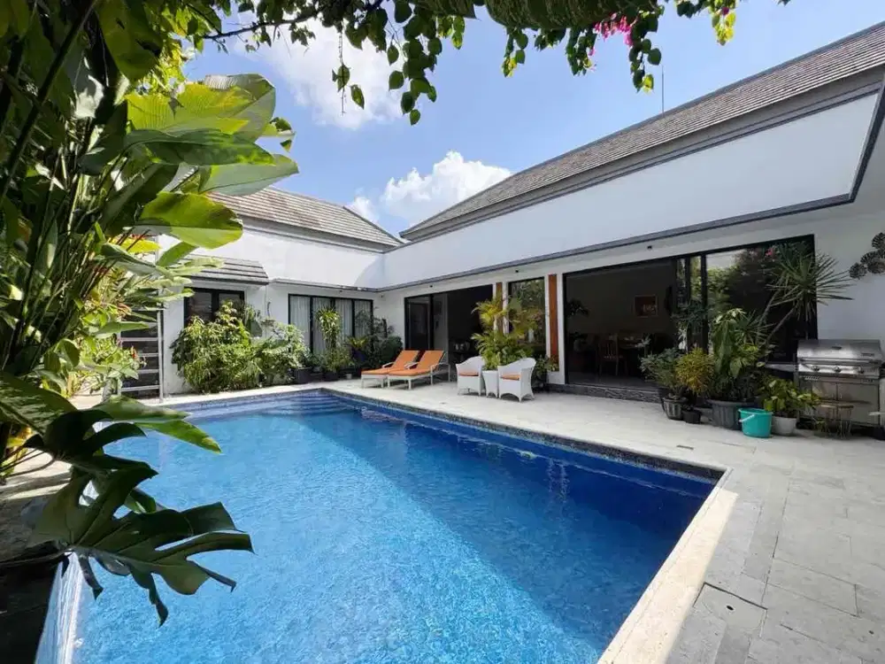 BEAUTIFUL 3 BEDROOMS SINGLE LEVEL AT BERAWA CANGGU