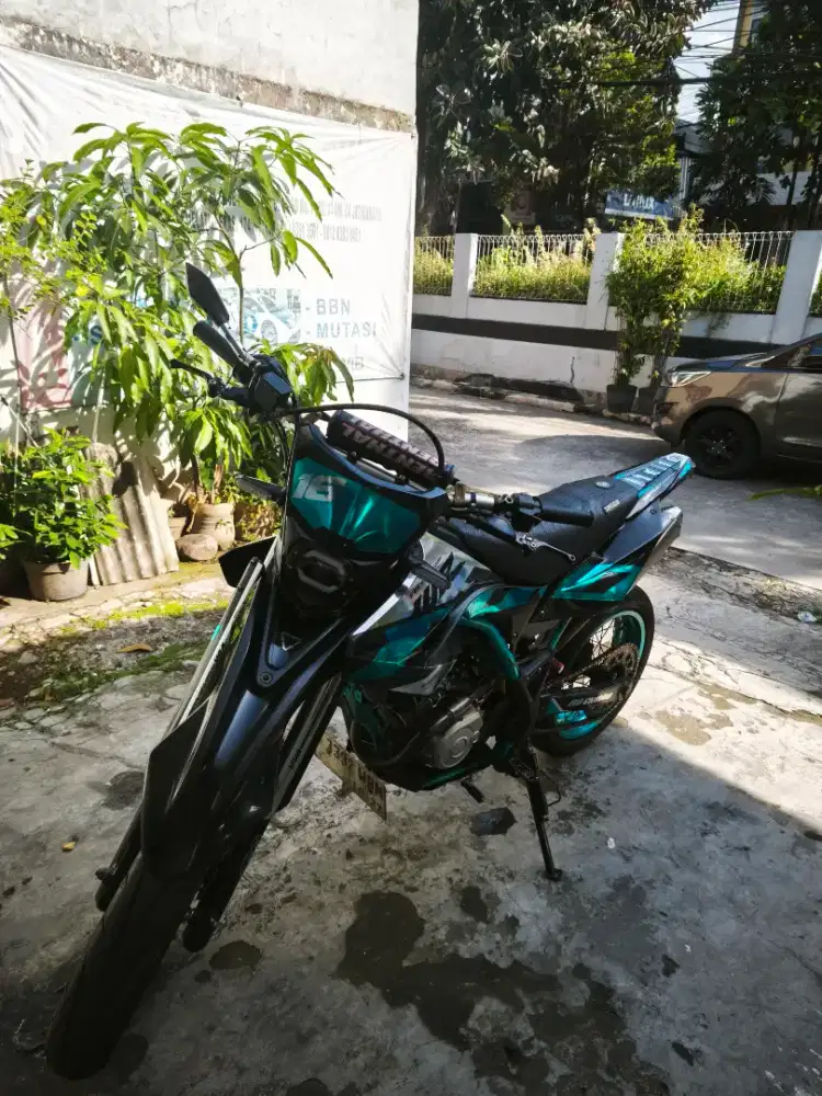 Yamaha WR 155 Supermoto