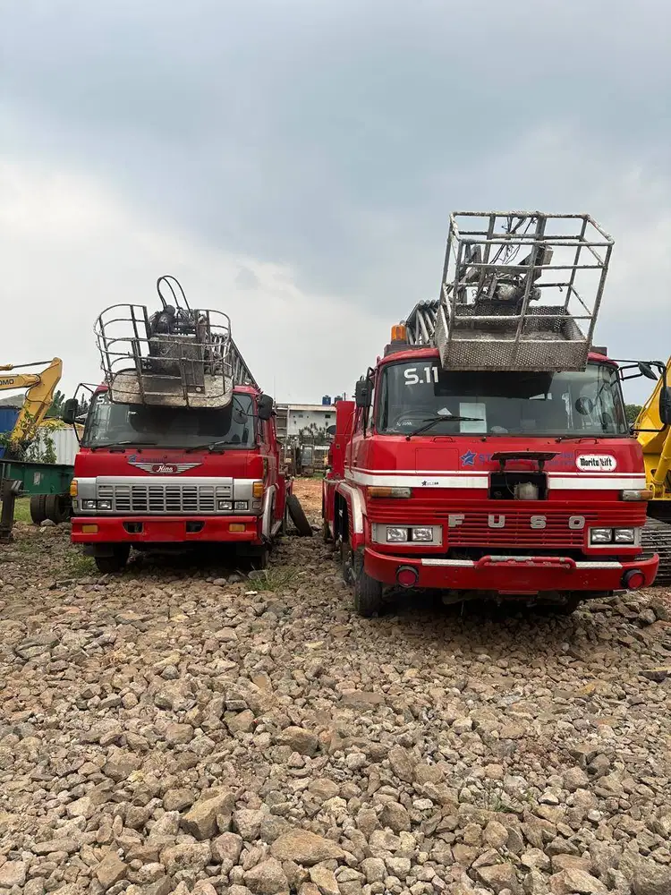 JUAL 2 UNIT TRUCK CRANE AERIAL LADDER TAHUN 2006 - KONDISI AS IS