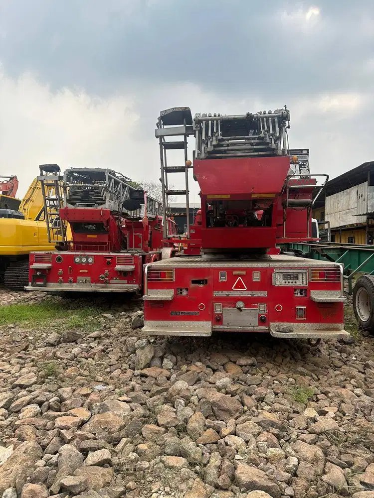 JUAL 2 UNIT TRUCK CRANE AERIAL LADDER TAHUN 2006 - KONDISI AS IS