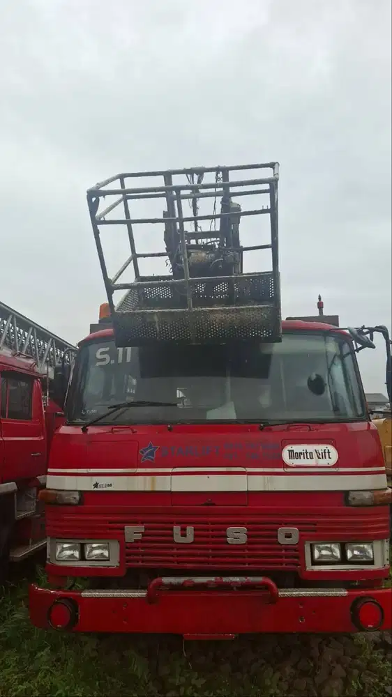 JUAL 2 UNIT TRUCK CRANE AERIAL LADDER TAHUN 2006 - KONDISI AS IS