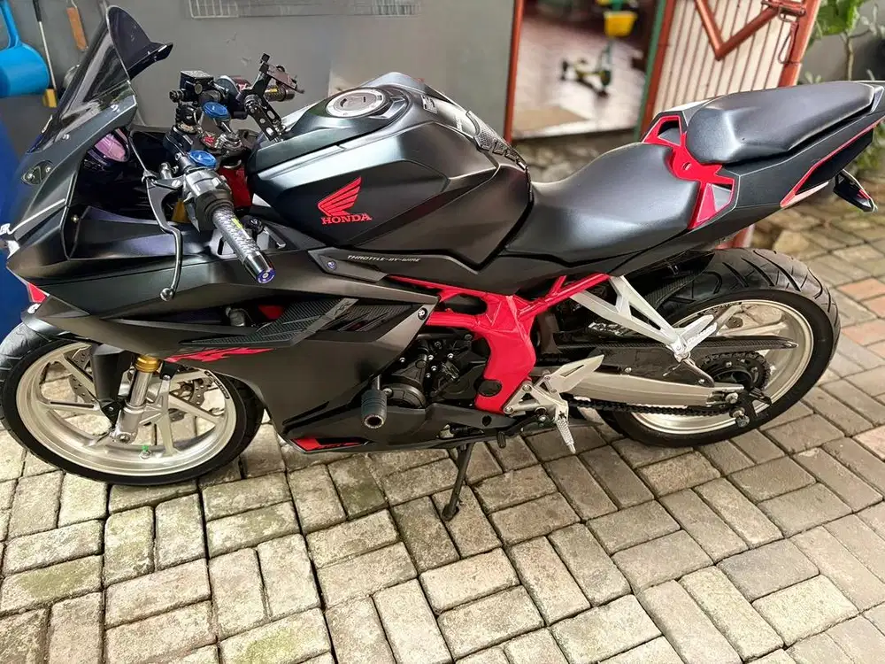 Honda CBR250RR NON ABS 2018 Black matte red chasis