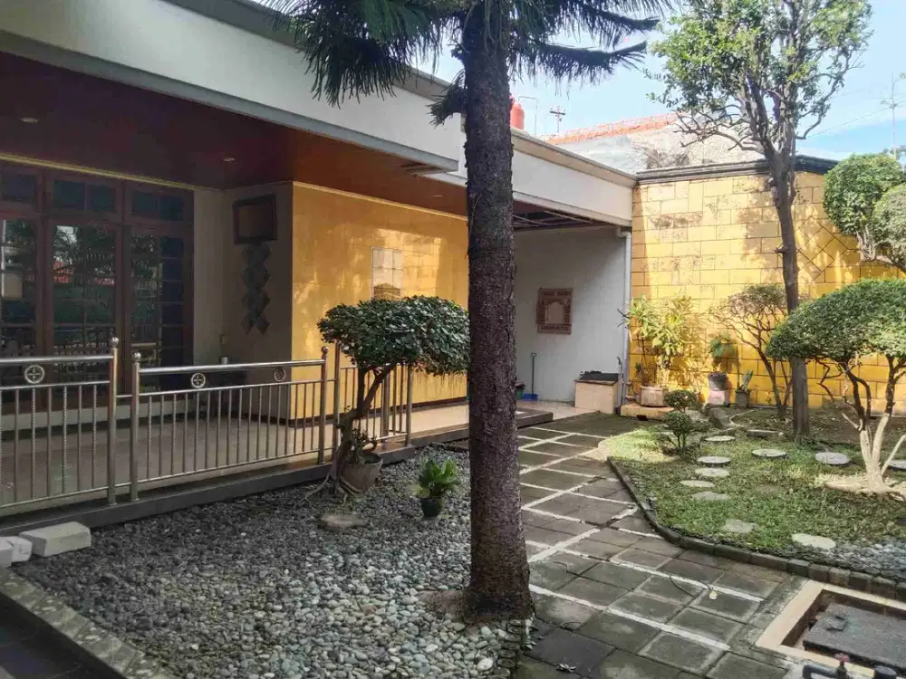 Rumah 2 Lantai Dukuh Kupang Surabaya Bangunan Terawat Minim Renovasi Luas 300 Meter