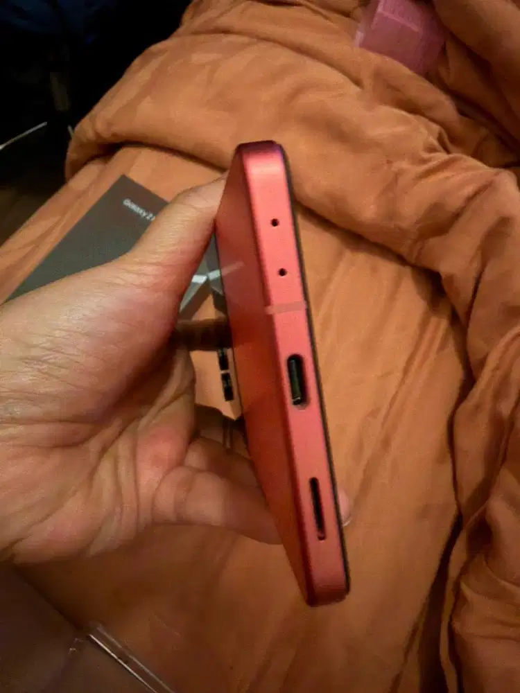 Samsung galaxy z flip 7 12/512 RED