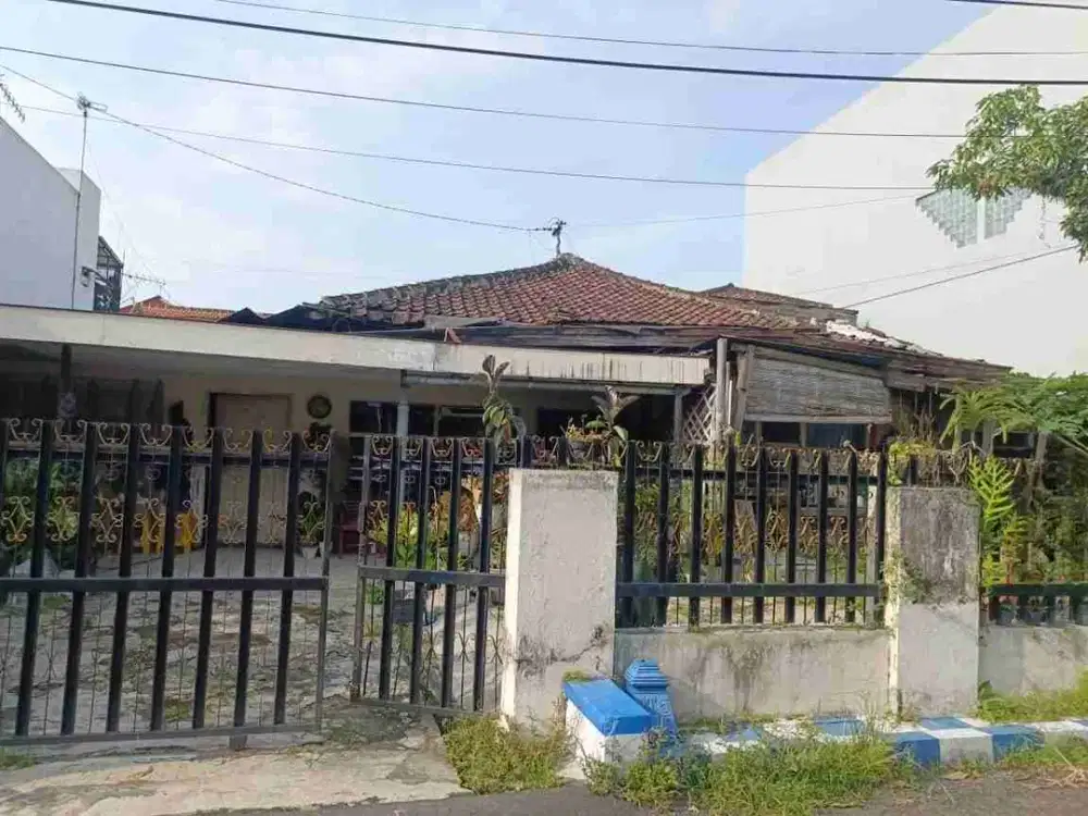 RUMAH BAGUNAN LAMA DEKAT KAMPUS ABM JLN CANDI CANDI MALANG