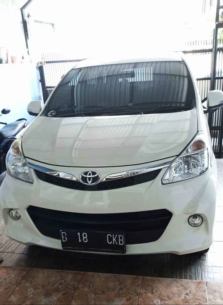 TOYOTA AVANZA VELOZ 1,5 MATIC 2013 WARNA PUTIH