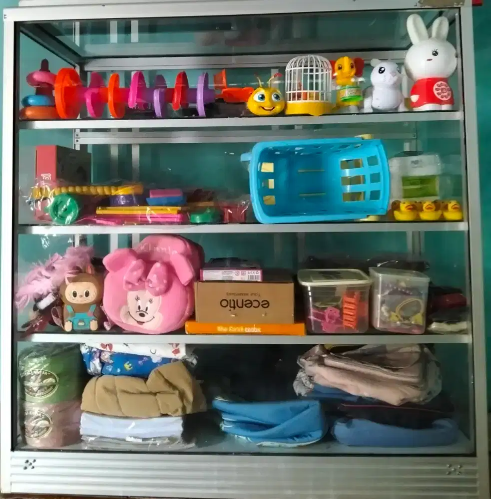 Etalase besar dan etalase kecil (untuk rokok/sosis)