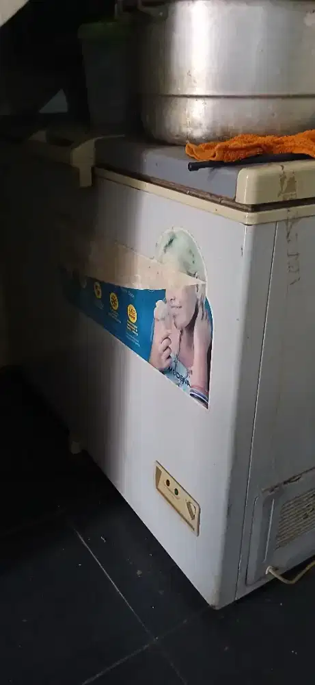 jual (harga nego) freezer modena 300L