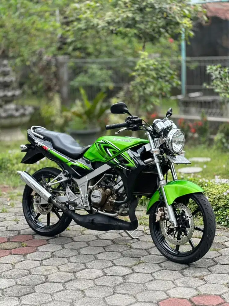 Kawasaki ninja ss asli Tahun 2011 original standard