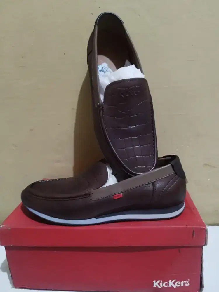 Sepatu pria belum terpakai