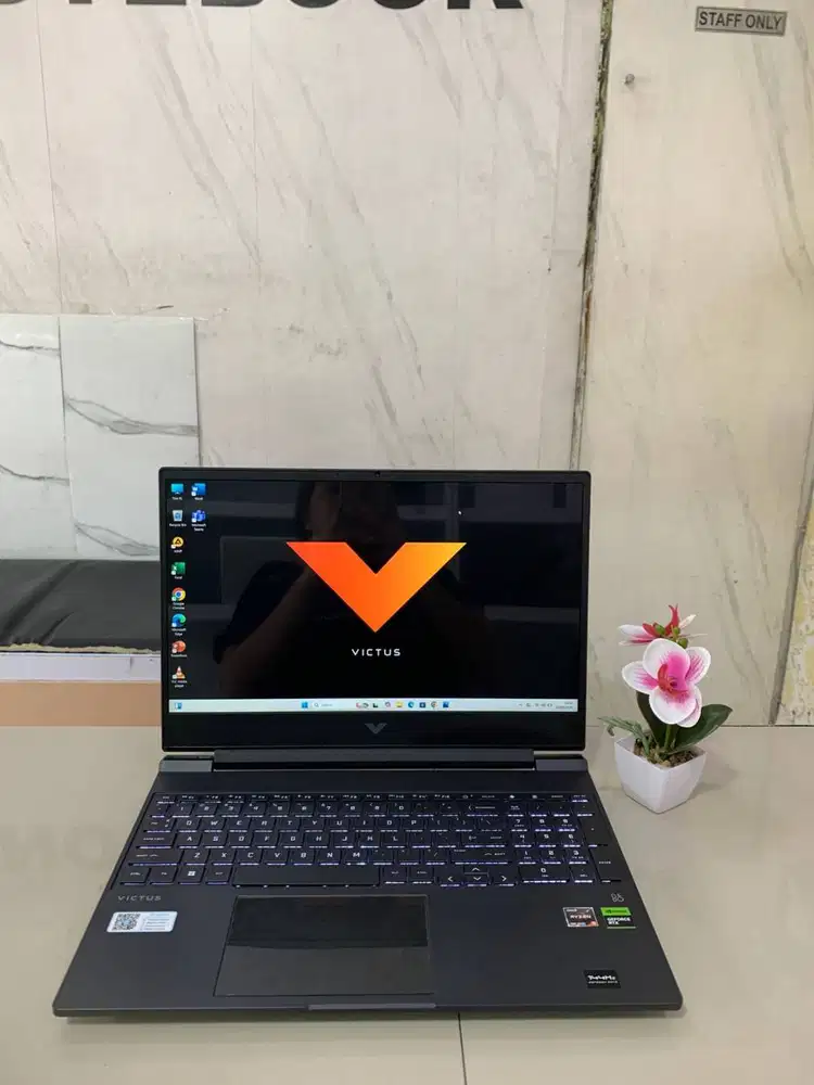 HP VICTUS 15-FB1011AX SN:5CD4198W9S AMD RYZEN 5 7535HS WITH RADEON GRA