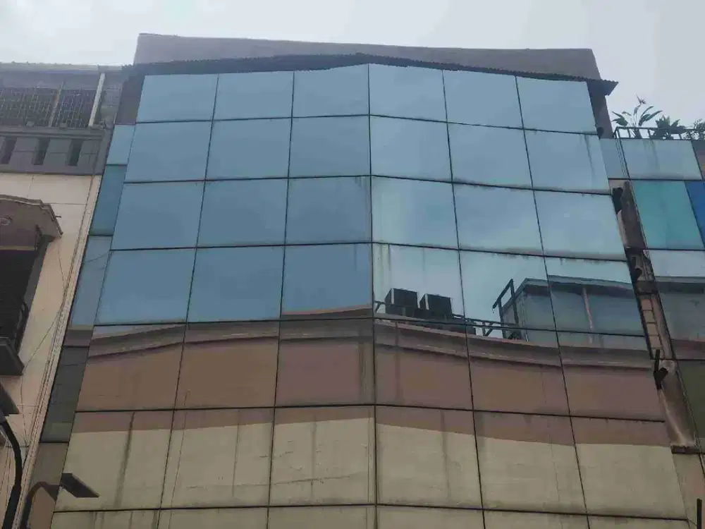 Dijual gedung 4 lantai