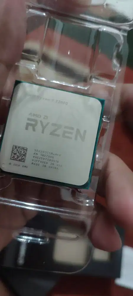 AMD Ryzen 3 2200G Fullset Box & Cooler - Mulus Normal