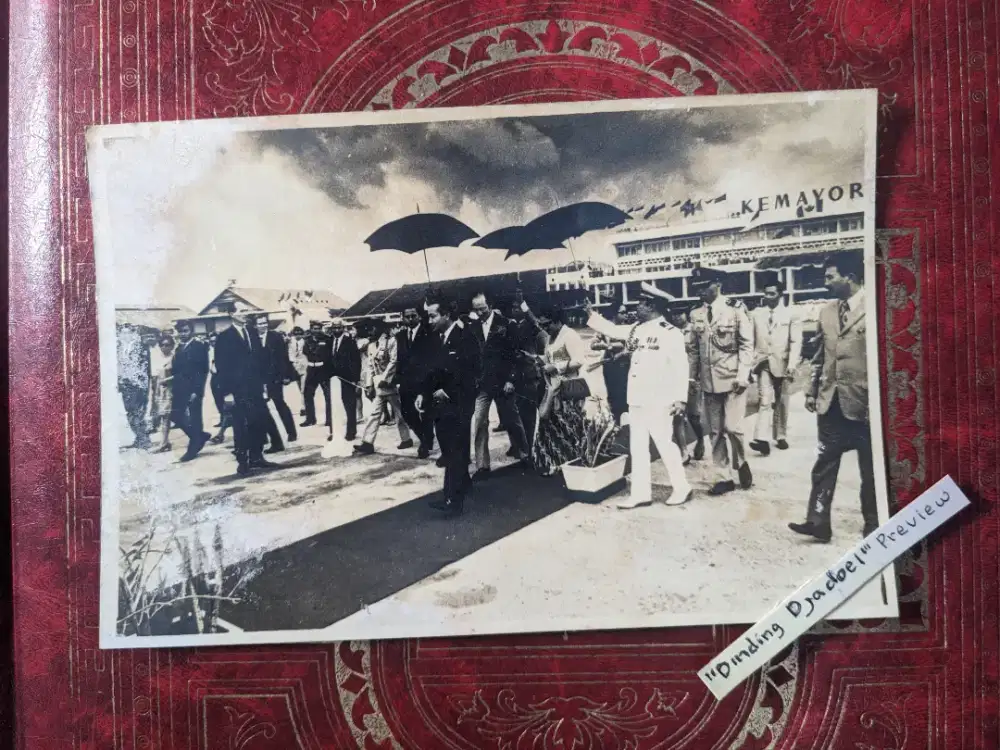 Foto sejarah 1971 original - pak Soeharto,Bu Tien,PM Canada Trudeau