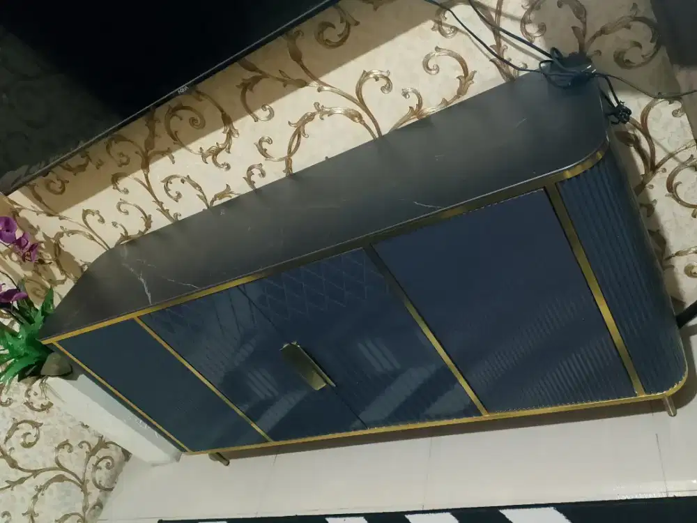 BUFFET TV GRANIT HITAM LIST GOLD