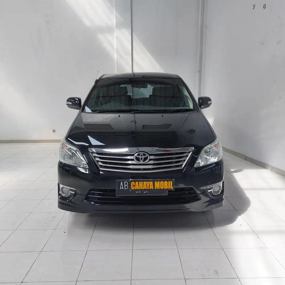 Toyota Grand Innova 2.0 G Luxury AT 2011