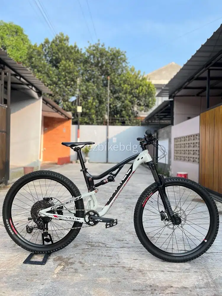 Thrill Ricochet Elite deore XT fork Rockshock Judy Mulus