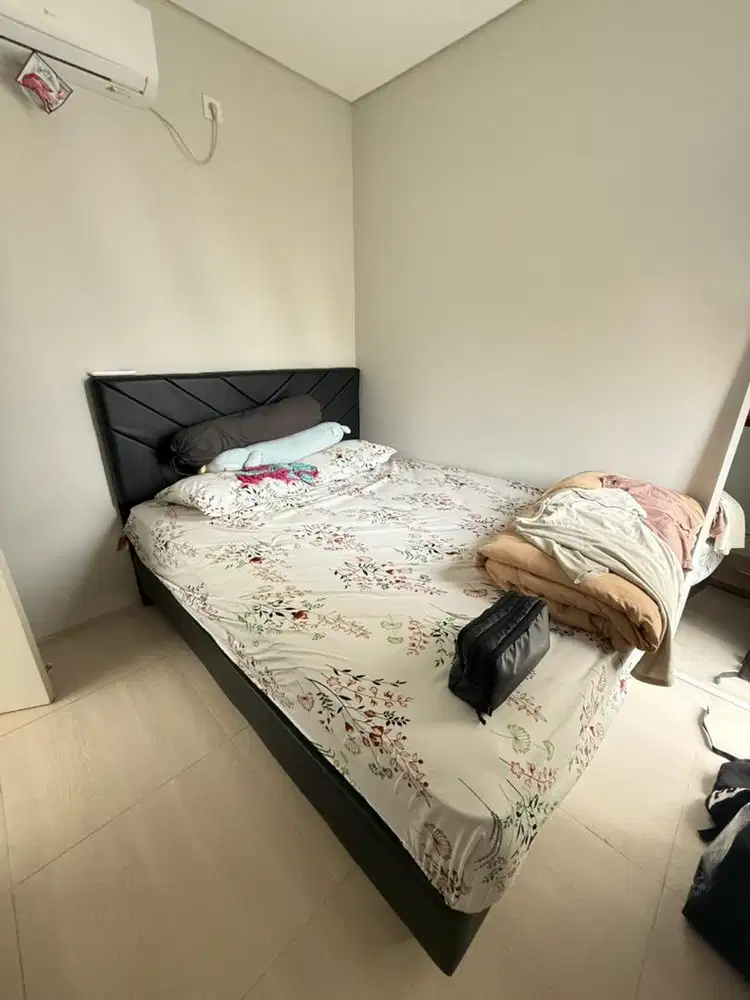 Tempat tidur include dipan