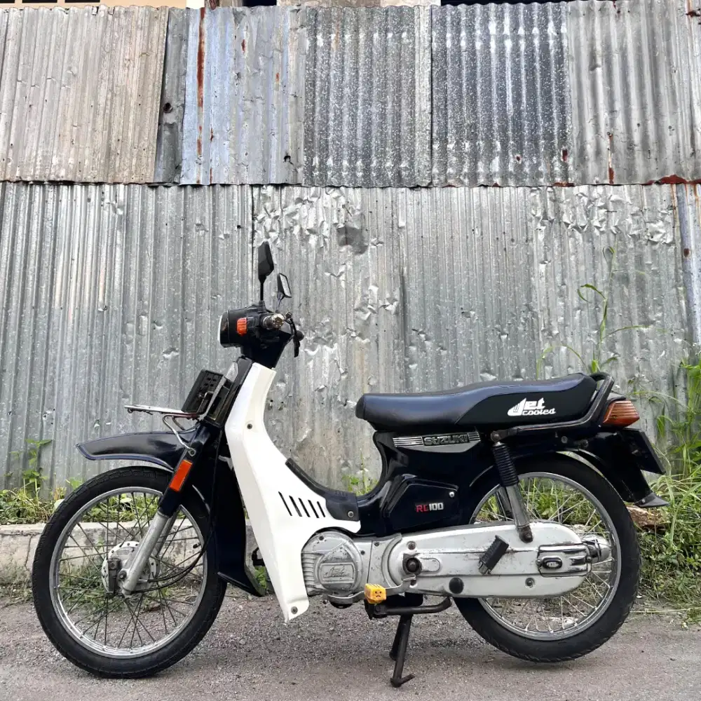 Suzuki RC100 Deluxe